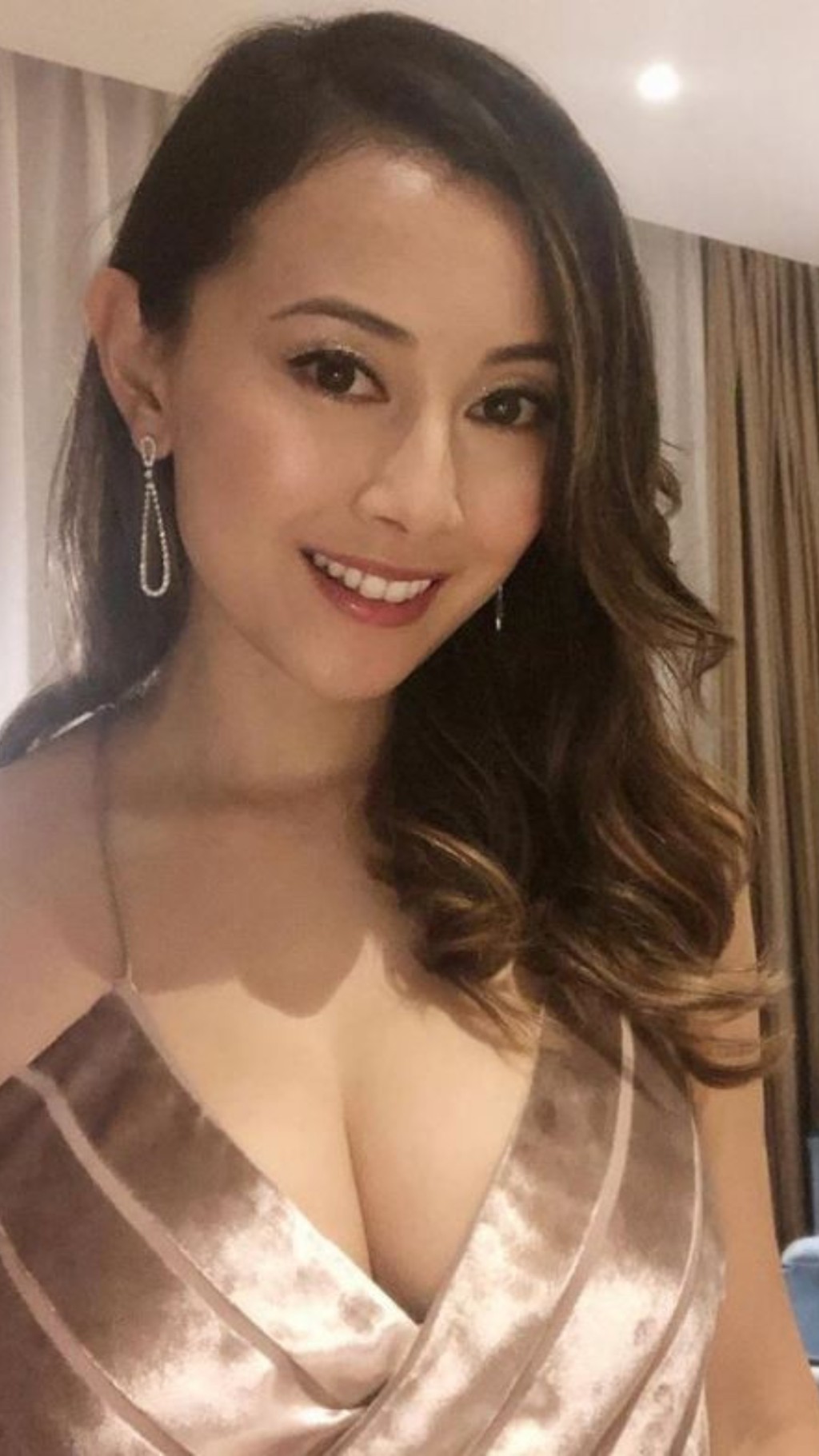 月前歐遊返港。